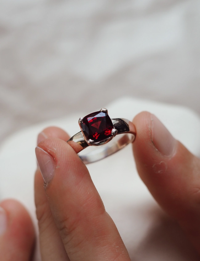 anello Granato